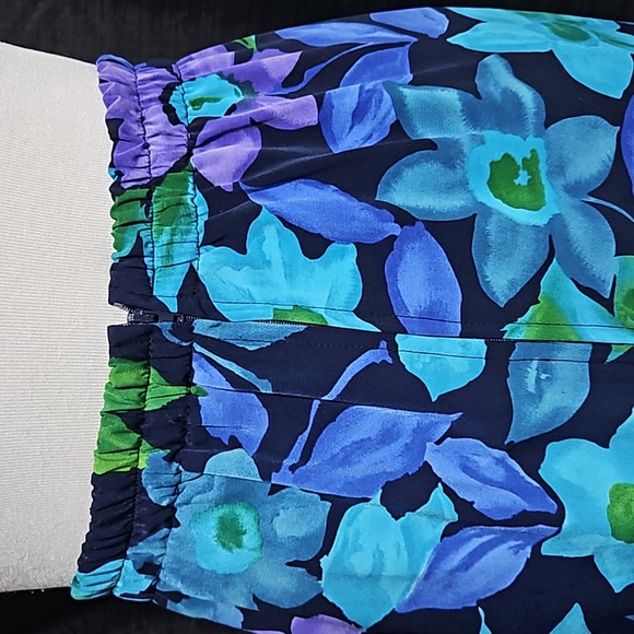 Vintage floral print maxi skirt! - Picture 3 of 4